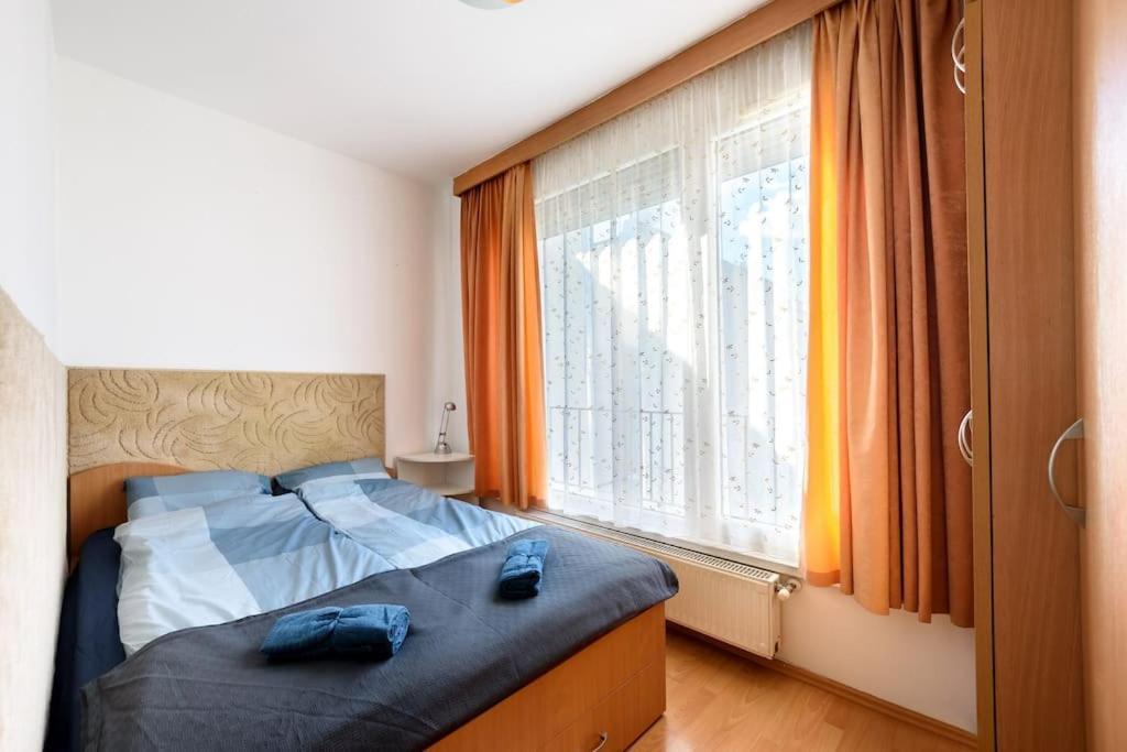 Lovely Apartment In City Centre For 4 Guests Budapest Exteriör bild