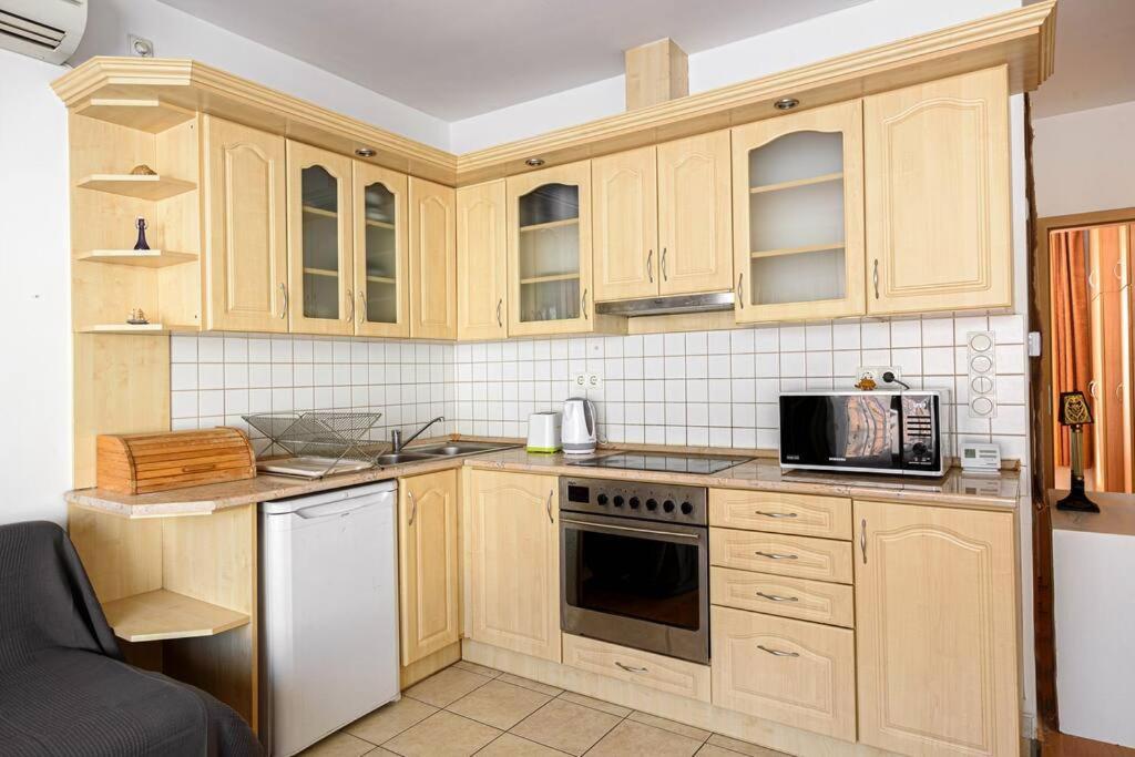 Lovely Apartment In City Centre For 4 Guests Budapest Exteriör bild