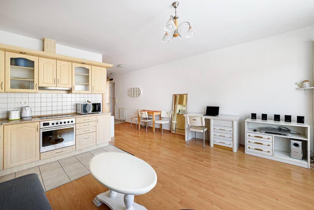 Lovely Apartment In City Centre For 4 Guests Budapest Exteriör bild