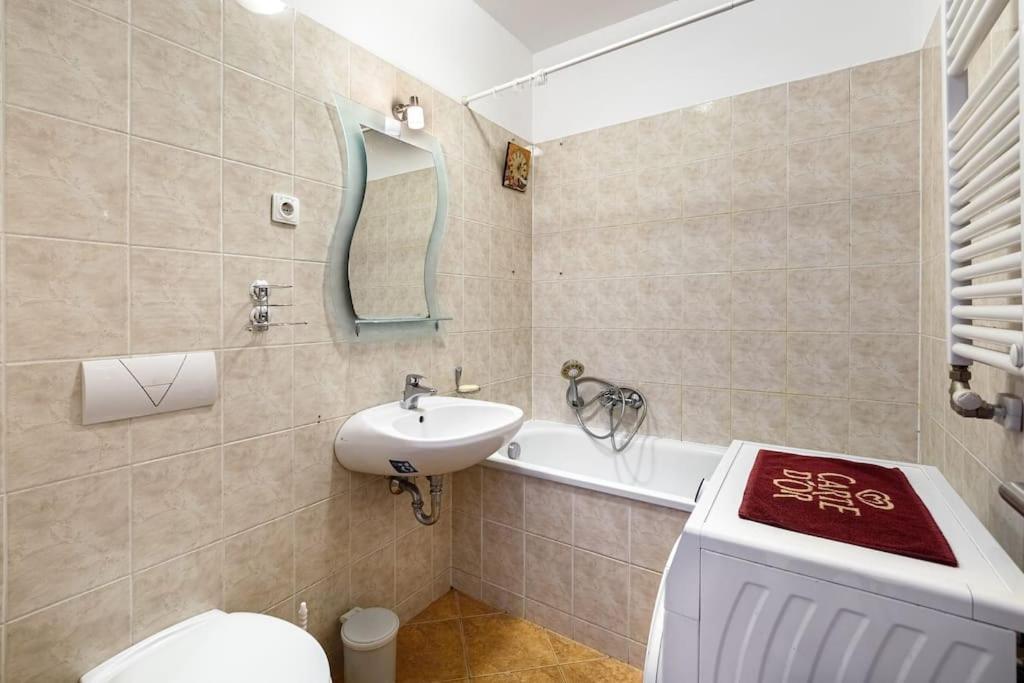 Lovely Apartment In City Centre For 4 Guests Budapest Exteriör bild