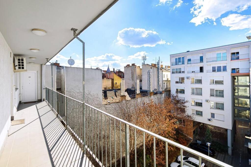 Lovely Apartment In City Centre For 4 Guests Budapest Exteriör bild
