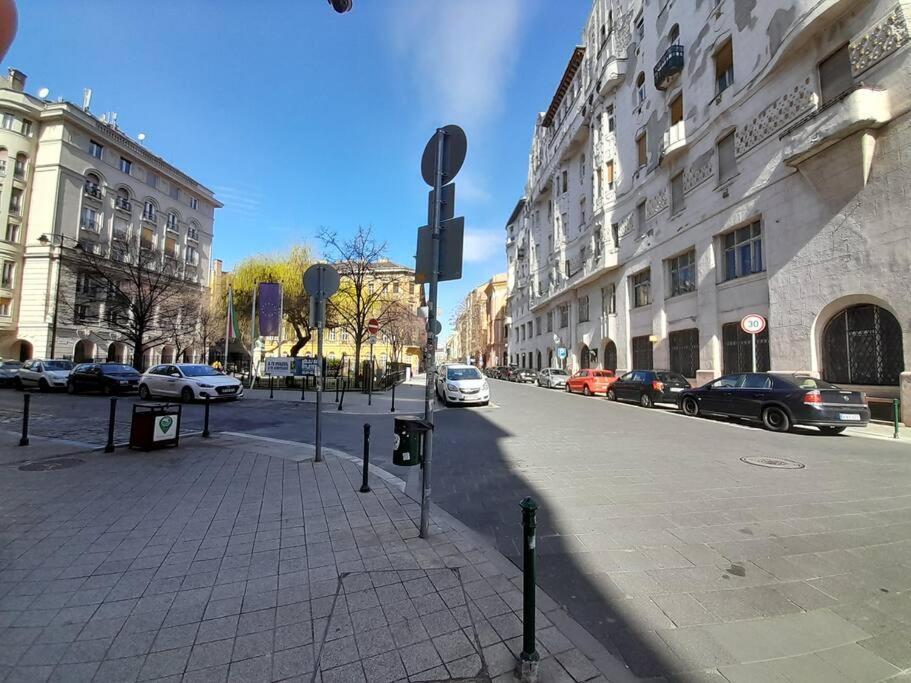 Lovely Apartment In City Centre For 4 Guests Budapest Exteriör bild